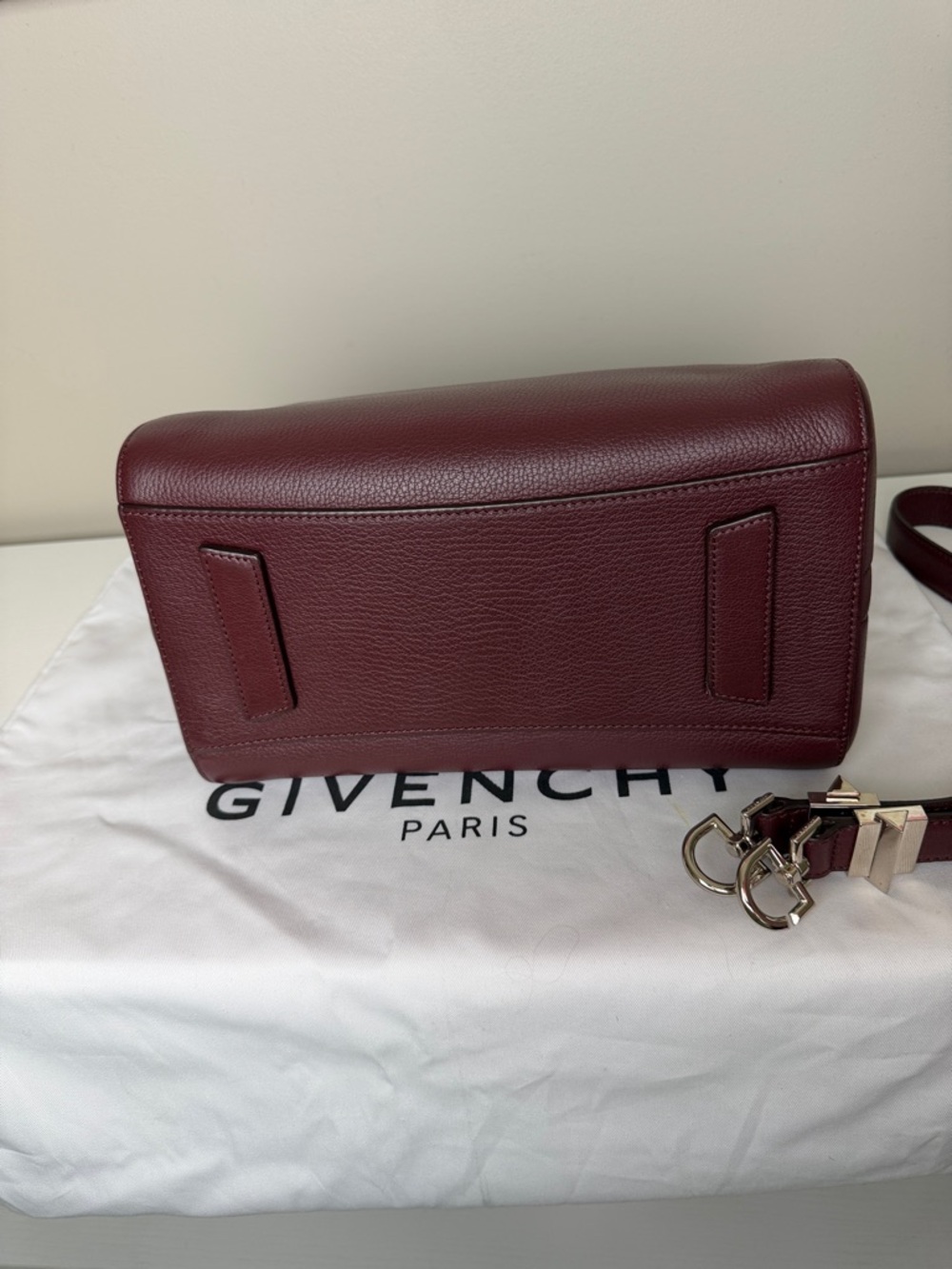 Authentic Givenchy Antigona small Sugar Satchel with Detachable Strap - Picture 6 of 13